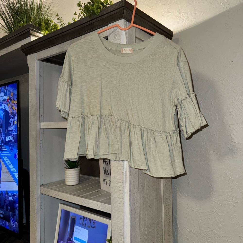 Women's Ruffle Sleeve Top in Light Green